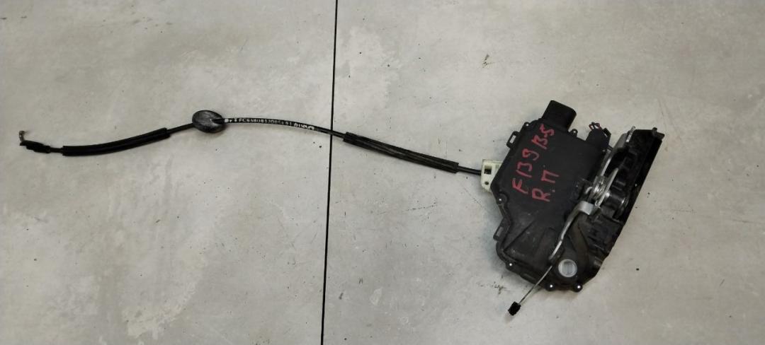 замок двери передней правой Volkswagen Passat B5 2001, 1.9 л., дизель, седан - фото №1