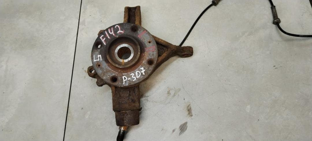 ступица передняя левая Peugeot 307 1 поколение 2003, 2.0 л., дизель, хетчбэк 5 дв. - фото №1