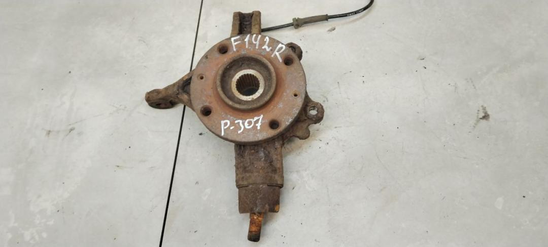 ступица передняя правая Peugeot 307 1 поколение 2003, 2.0 л., дизель, хетчбэк 5 дв. - фото №1