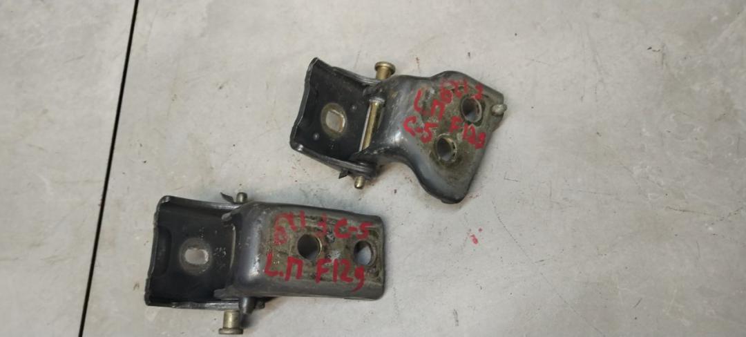 петля двери Citroen C5 1 поколение 2002, 2.0 л., дизель, универсал - фото №1