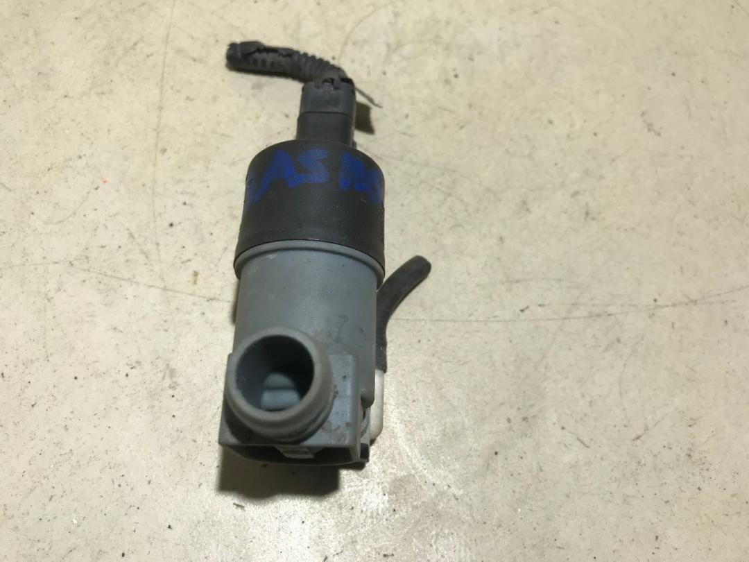 насос (моторчик) омывателя стекла Nissan Qashqai 1 2012, 1.5 л., дизель, МКПП, внедорожник 5 дв. - фото №1