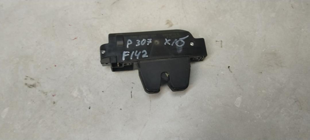 замок багажника Peugeot 307 1 поколение 2003, 2.0 л., дизель, хетчбэк 5 дв. - фото №1
