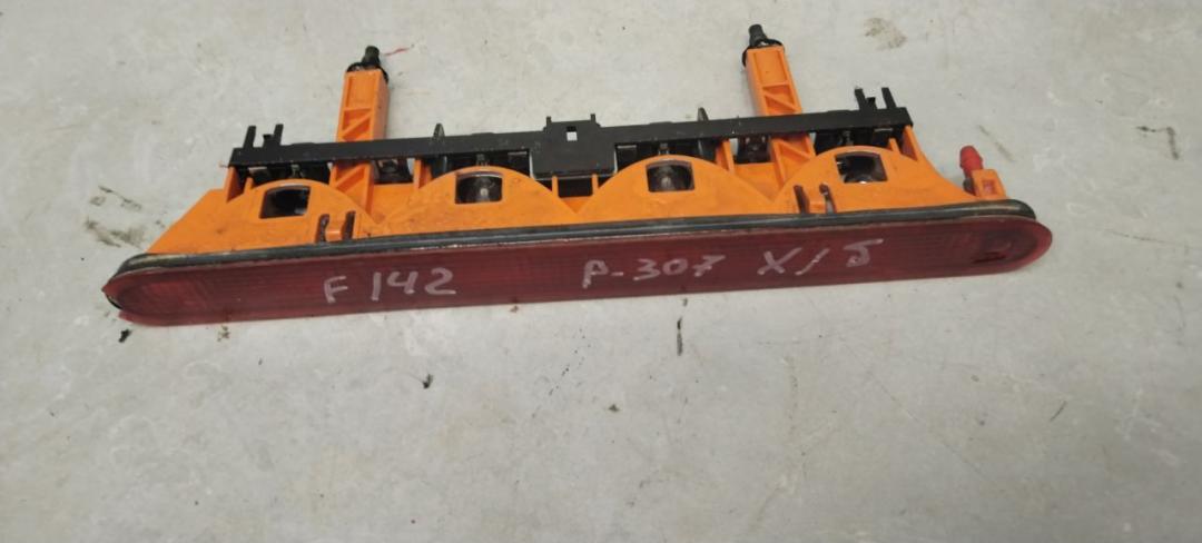 стоп-сигнал Peugeot 307 1 поколение 2003, 2.0 л., дизель, хетчбэк 5 дв. - фото №1