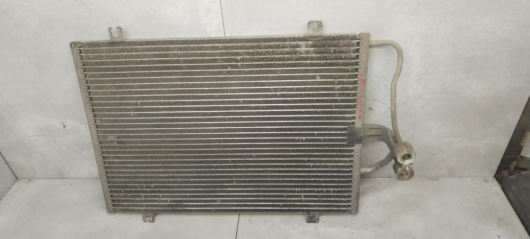 радиатор кондиционера Renault Megane 1 поколение 1997, 1.6 л., бензин, МКПП, хетчбэк 5 дв. - фото №1