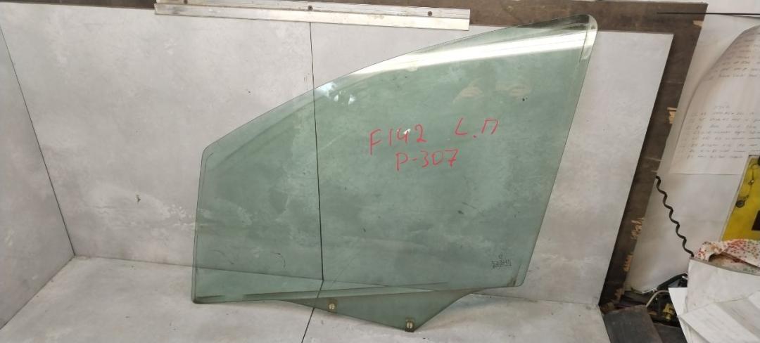 стекло двери передней левой Peugeot 307 1 поколение 2003, 2.0 л., дизель, хетчбэк 5 дв. - фото №1