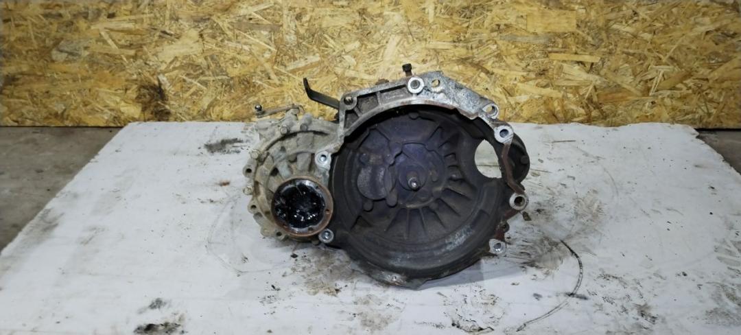 КПП механическая (МКПП) Volkswagen Golf 3 поколение 1995, 1.4 л., бензин, МКПП, универсал, DGL - фото №1