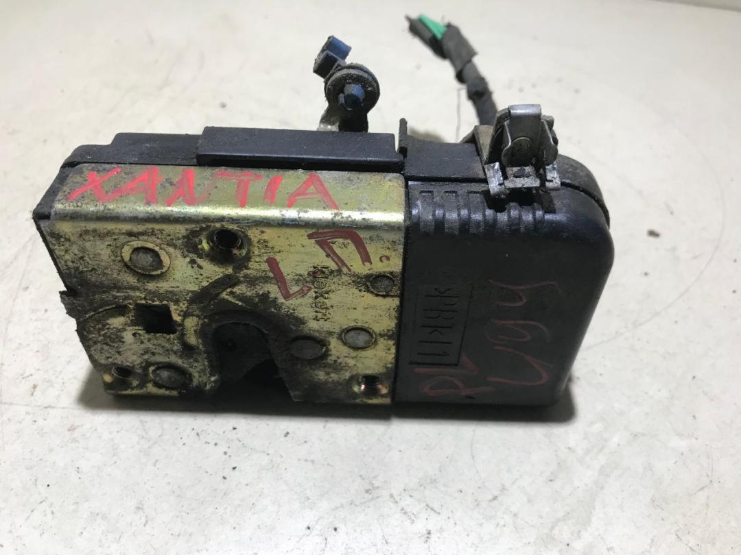 замок двери передней левой Citroen Xantia 1 поколение 1996 - фото №1