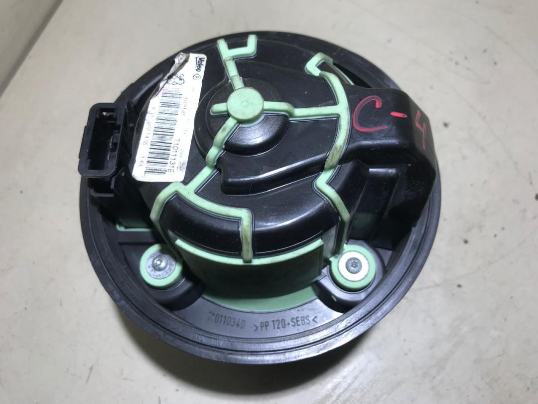 моторчик печки Citroen C4 2 поколение 2013, 1.6 л., дизель, МКПП, хетчбэк 5 дв. - фото №1