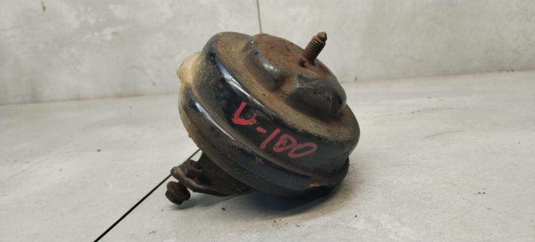 подушка крепления двигателя Volkswagen Passat B3 1991, 1.6 л., дизель, МКПП, универсал - фото №1