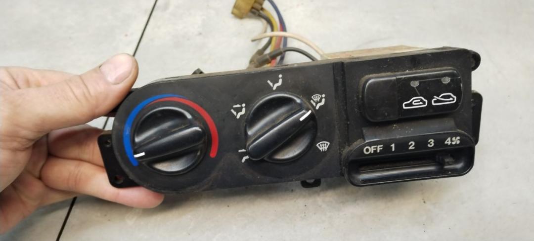 блок управления печки / климат-контроля Hyundai Lantra J2 1997, 1.6 л., бензин, МКПП, седан - фото №1