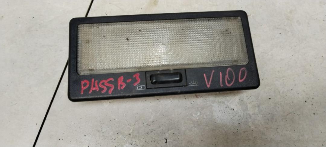 фонарь салона (плафон) Volkswagen Passat B3 1991, 1.6 л., дизель, МКПП, универсал - фото №1