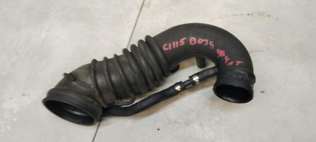 патрубок воздушного фильтра Volkswagen Passat B5 1998, 1.8 л., бензин, МКПП, универсал - фото №1