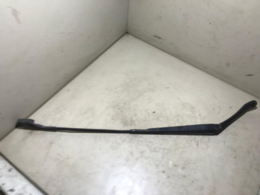 щеткодержатель (поводок стеклоочистителя, дворник) Citroen C4 2 поколение 2013, 1.6 л., дизель, МКПП, хетчбэк 5 дв. - фото №1