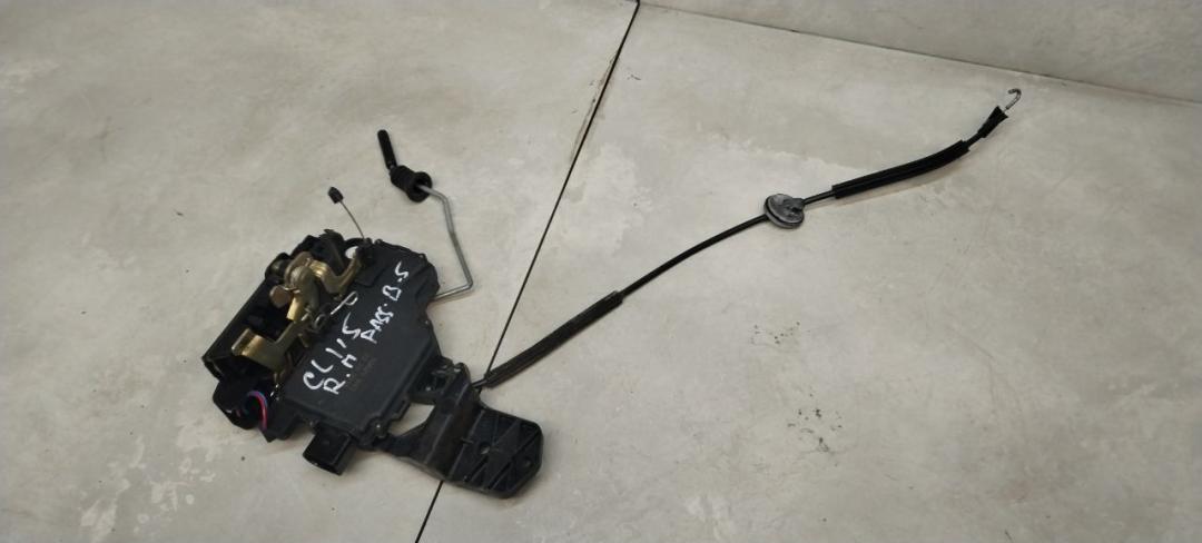 замок двери передней правой Volkswagen Passat B5 1998, 1.8 л., бензин, МКПП, универсал - фото №1