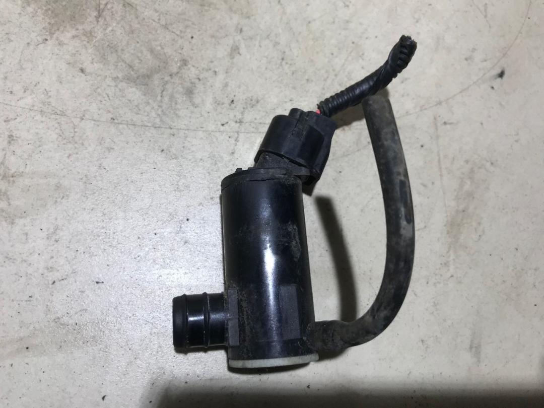 насос (моторчик) омывателя стекла заднего Kia Picanto 2 поколение 2013, 1.0 л., бензин, МКПП, хетчбэк 5 дв. - фото №1