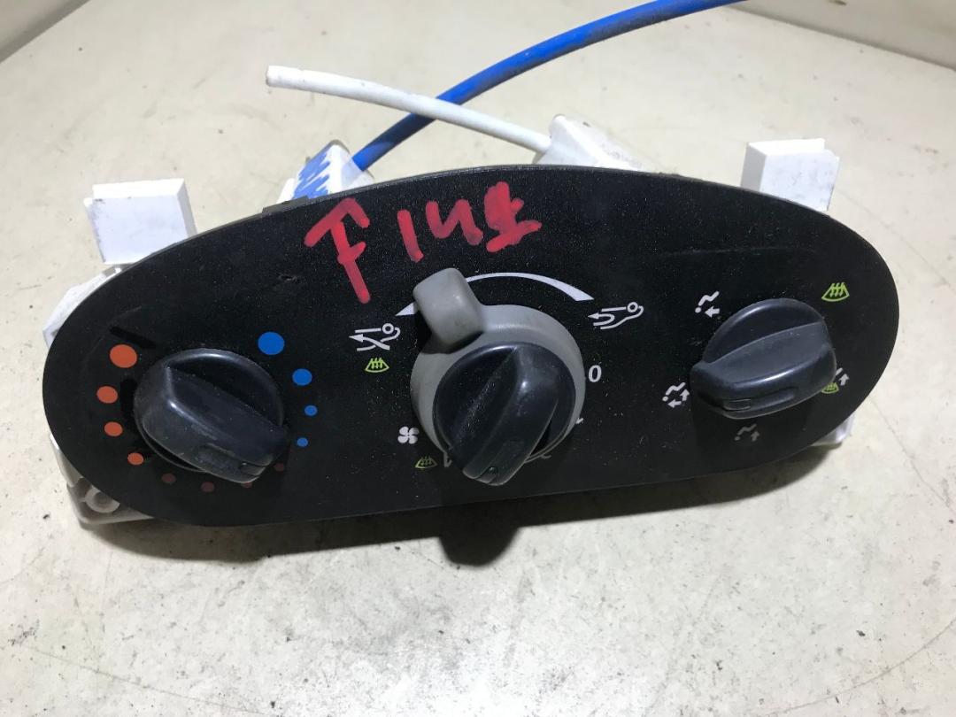 блок управления печки / климат-контроля Dacia Sandero 1 поколение 2009, 1.4 л., i, бензин, хетчбэк 5 дв. - фото №1