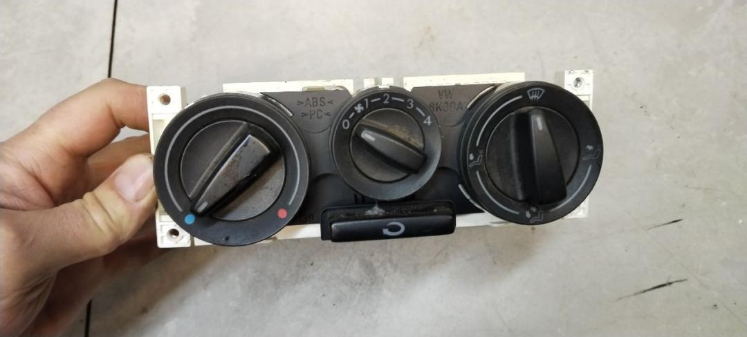 блок управления печки / климат-контроля Volkswagen Passat B5 1999, 1.6 л., бензин, МКПП, универсал - фото №1