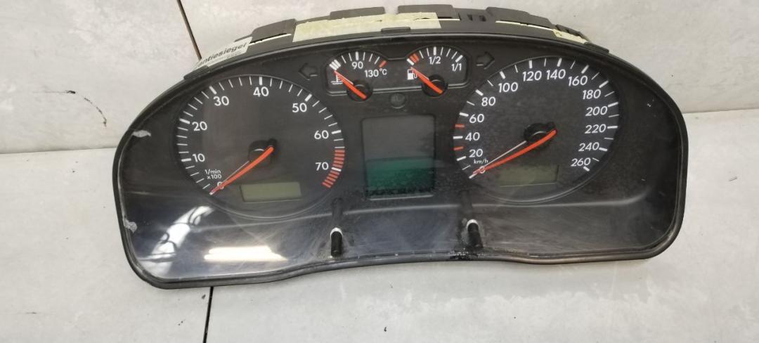 щиток приборов (приборная панель) Volkswagen Passat B5 1998, 1.8 л., бензин, МКПП, универсал, 3B0920820 - фото №1