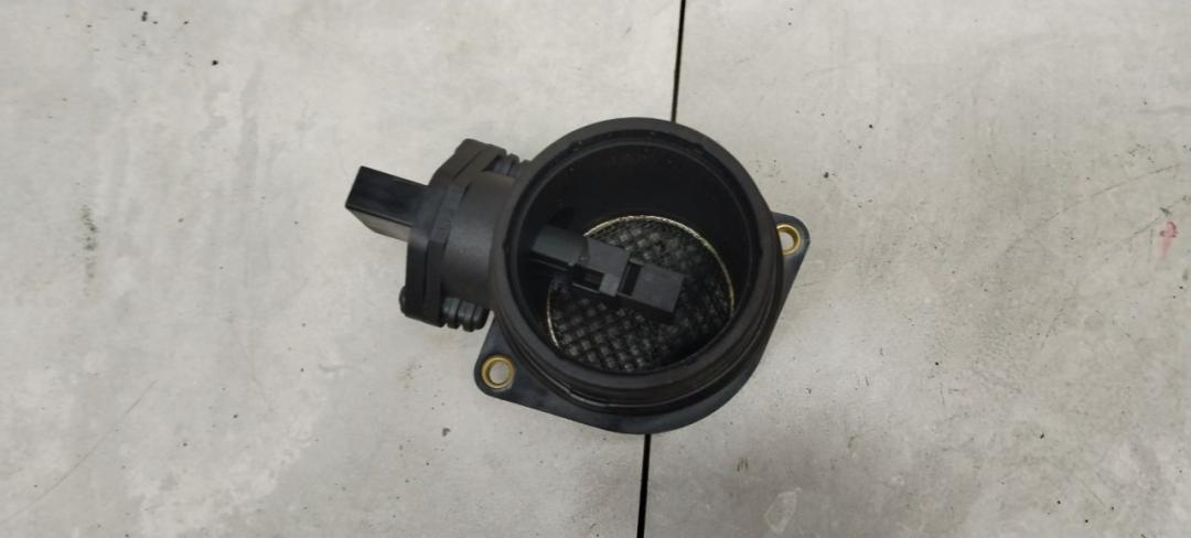 расходомер воздуха Volkswagen Passat B5 1998, 1.8 л., бензин, МКПП, универсал, 0280218032 - фото №1