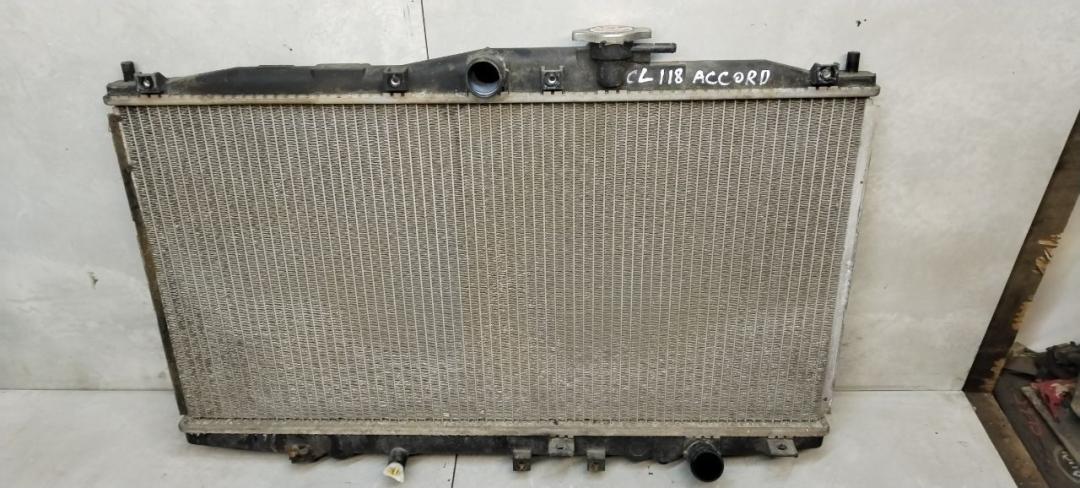 радиатор (основной) Honda Accord 6 поколение 1999, 1.8 л., бензин, МКПП, седан - фото №1