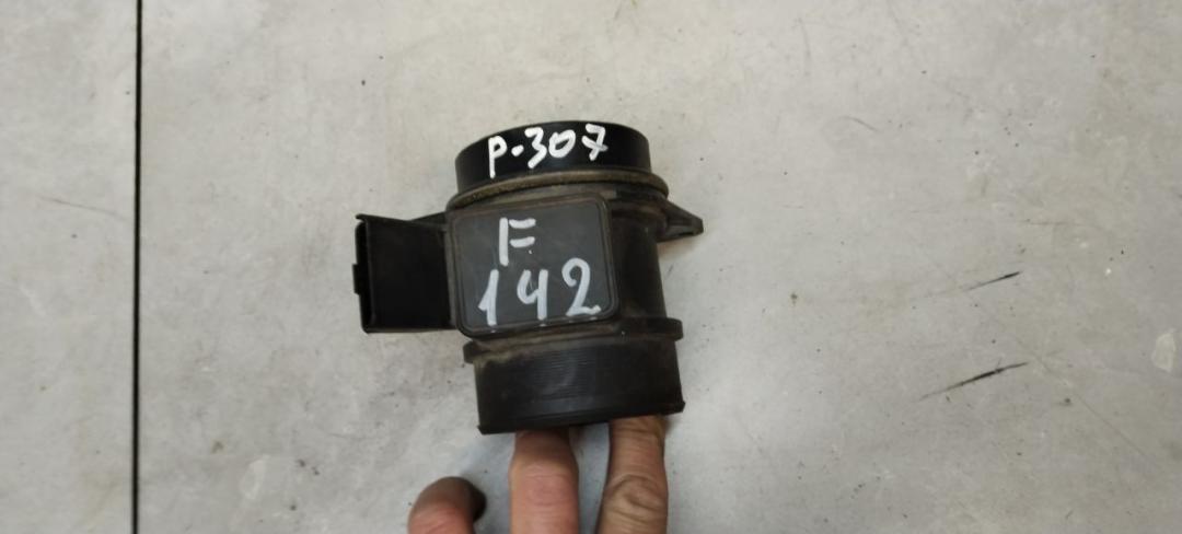 расходомер воздуха Peugeot 307 1 поколение 2003, 2.0 л., дизель, хетчбэк 5 дв., 96299471080 - фото №1