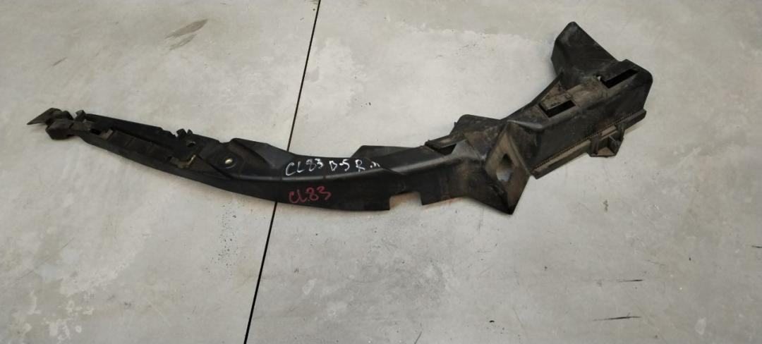 крепление фары правой Volkswagen Passat B5 1998, 1.6 л., бензин, МКПП, универсал - фото №1