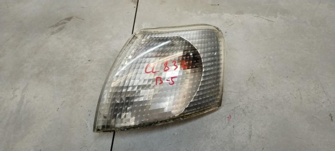 поворотник левый Volkswagen Passat B5 1998, 1.6 л., бензин, МКПП, универсал - фото №1