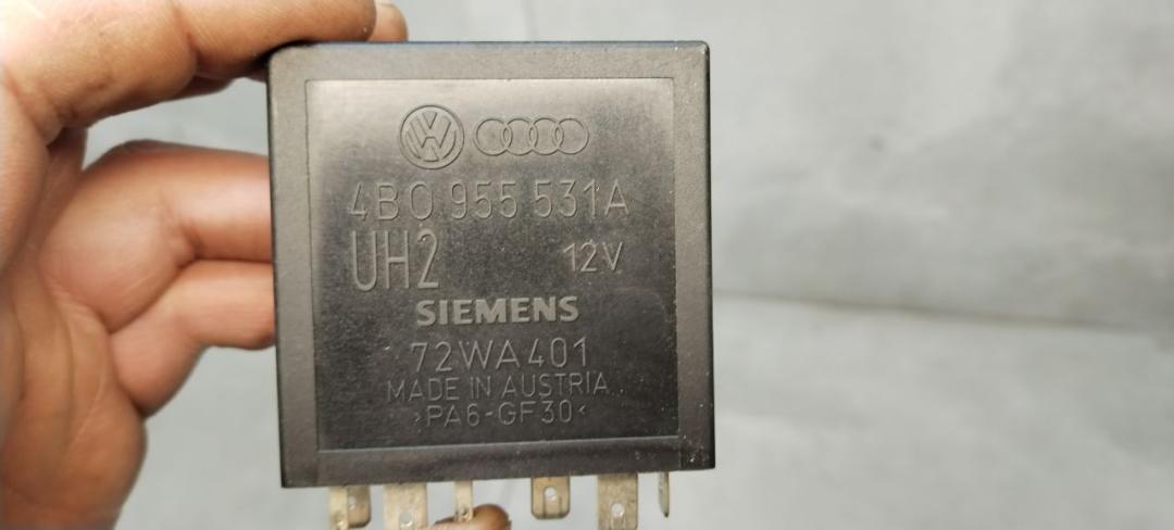 реле стеклоочистителей Volkswagen Passat B5 1999, 1.6 л., бензин, МКПП, универсал, 4B09955531A - фото №1