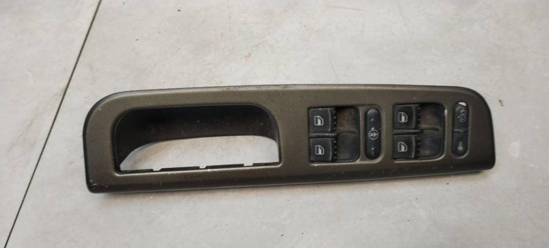 блок управления стеклоподъемниками Volkswagen Passat B5 1998, 1.8 л., бензин, МКПП, универсал - фото №1