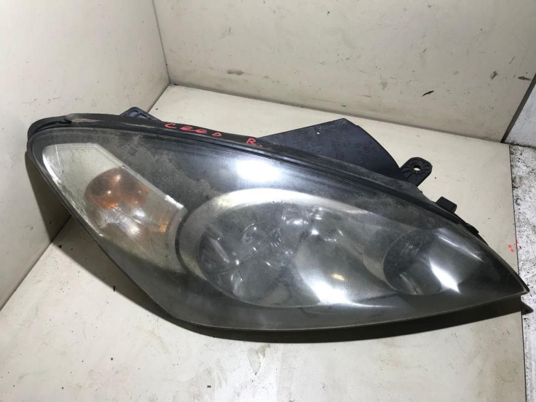 фара правая Kia Ceed 1 поколение 2007, 1.6 л., дизель, хетчбэк 5 дв. - фото №1