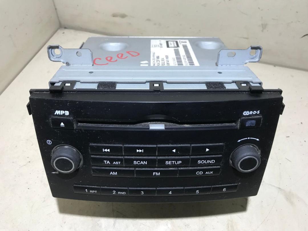 магнитола Kia Ceed 1 поколение 2007, 1.6 л., дизель, хетчбэк 5 дв. - фото №1