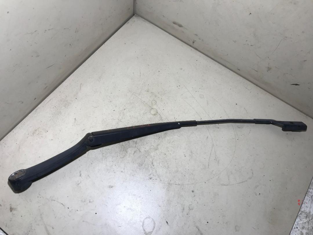 щеткодержатель (поводок стеклоочистителя, дворник) Kia Ceed 1 поколение 2007, 1.6 л., дизель, хетчбэк 5 дв. - фото №1