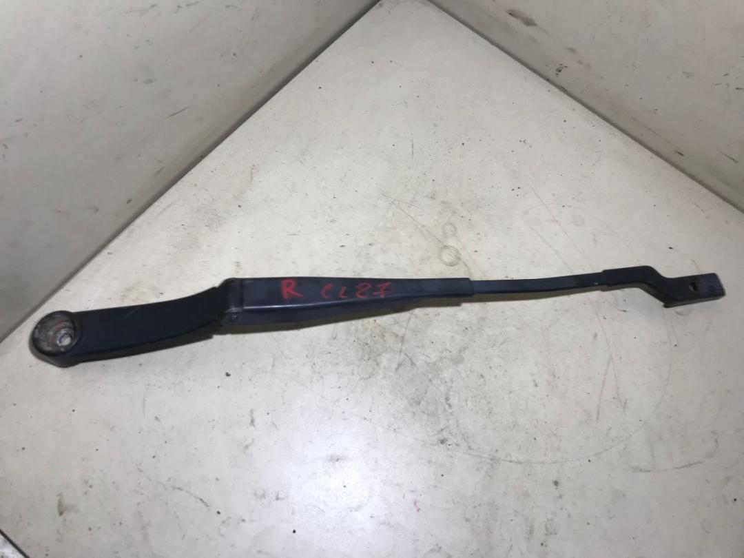 щеткодержатель (поводок стеклоочистителя, дворник) Kia Ceed 1 поколение 2007, 1.6 л., дизель, хетчбэк 5 дв. - фото №1