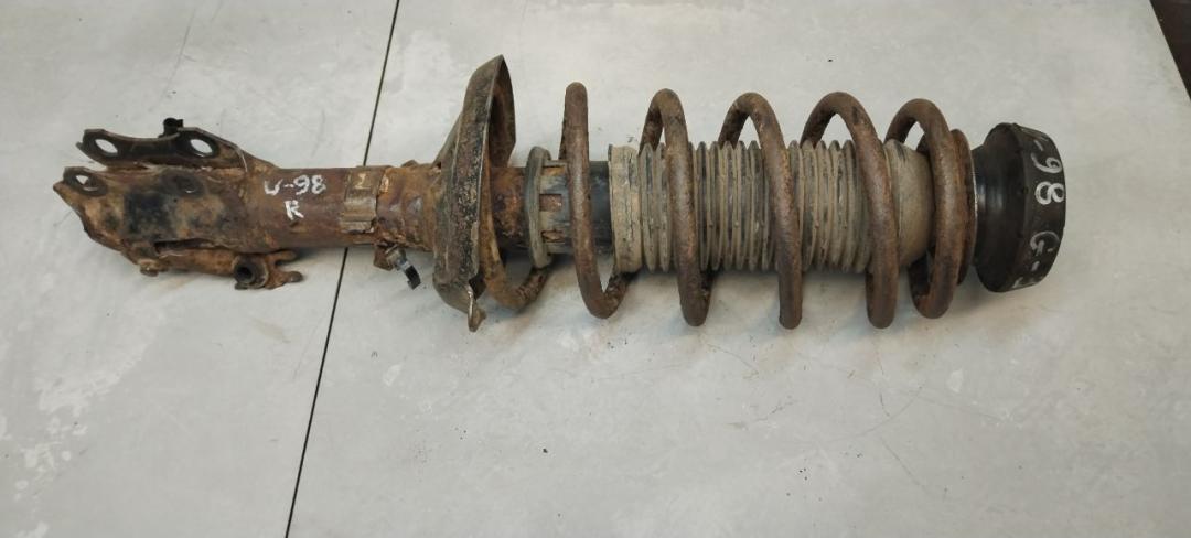 стойка передняя правая Volkswagen Golf 3 поколение 1995, 1.4 л., бензин, МКПП, универсал - фото №1