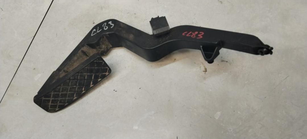 педаль Volkswagen Passat B5 1998, 1.6 л., бензин, МКПП, универсал - фото №1