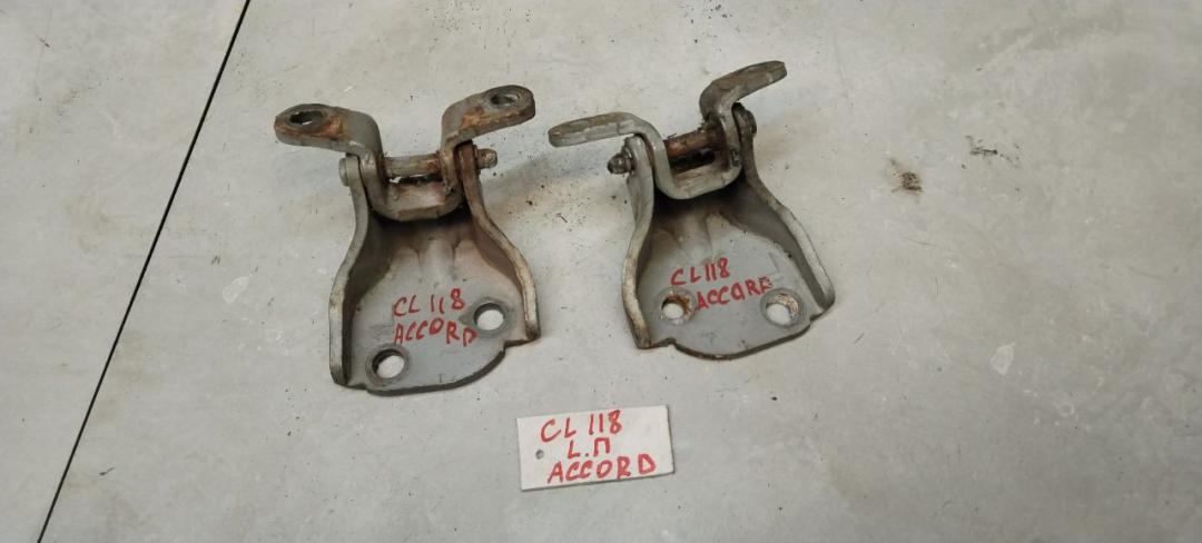 петля двери Honda Accord 6 поколение 1999, 1.8 л., бензин, МКПП, седан - фото №1