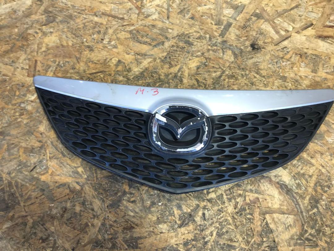 решетка радиатора Mazda 3 BK 2005, 1.6 л., i, бензин, МКПП, хетчбэк 5 дв. - фото №1