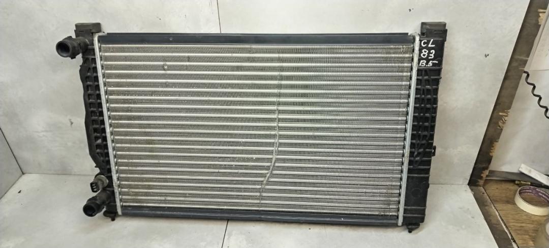 радиатор (основной) Volkswagen Passat B5 1998, 1.6 л., бензин, МКПП, универсал - фото №1