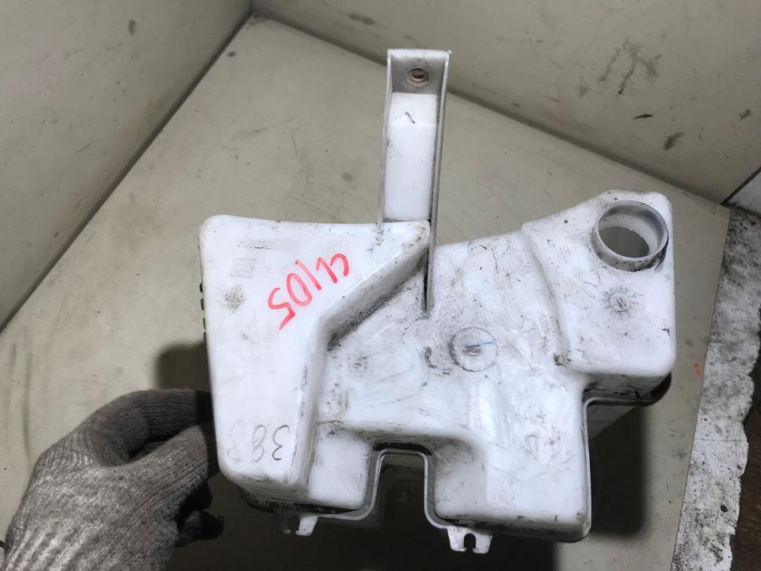 бачок омывателя Nissan Tiida TIIDA C11 2006, 1.6 л., i, бензин, МКПП, седан - фото №1