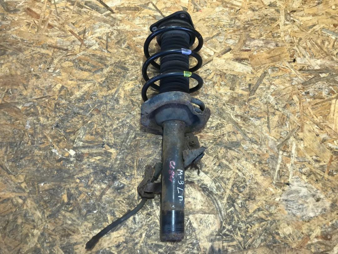 стойка передняя левая Mazda 3 BK 2005, 1.6 л., i, бензин, МКПП, хетчбэк 5 дв. - фото №1