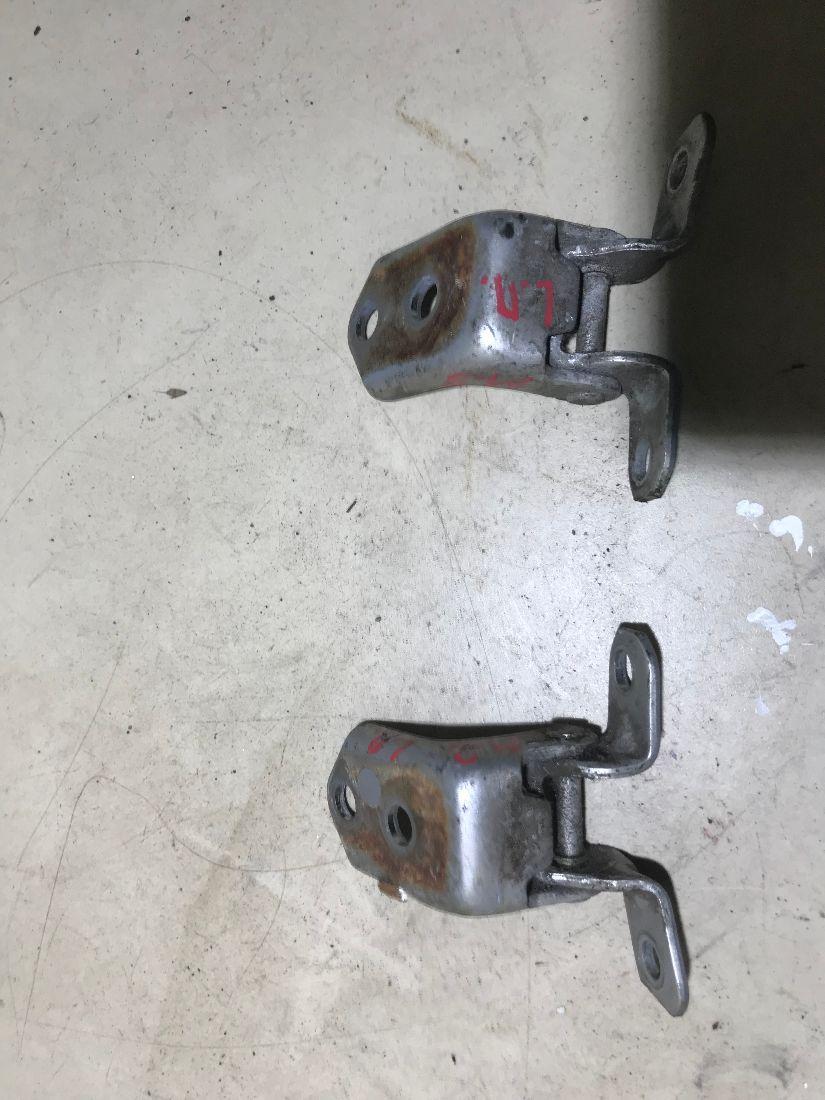 петля двери Mazda 3 BK 2005, 1.6 л., i, бензин, МКПП, хетчбэк 5 дв. - фото №1