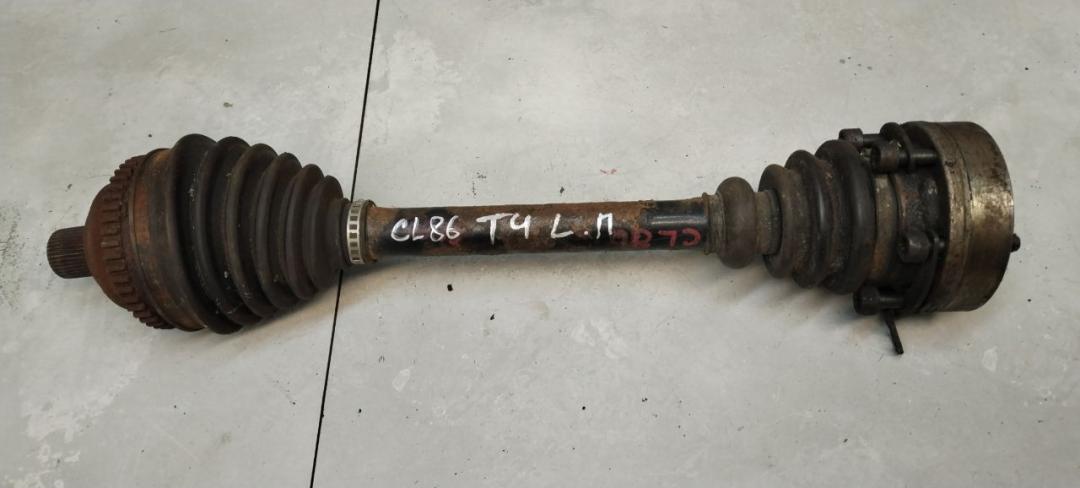 полуось передняя левая (приводной вал, ШРУС) Volkswagen Transporter T4 1998, 2.5 л., дизель, МКПП, микроавтобус - фото №1