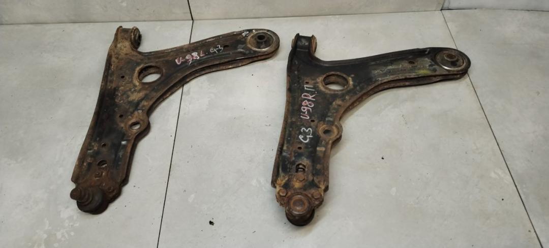 рычаг передний правый Volkswagen Golf 3 поколение 1995, 1.4 л., бензин, МКПП, универсал - фото №1