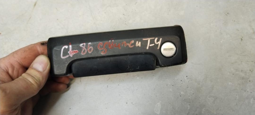 ручка наружная двери сдвижной Volkswagen Transporter T4 1998, 2.5 л., дизель, МКПП, микроавтобус - фото №1