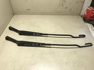 щеткодержатель (поводок стеклоочистителя, дворник) Volkswagen Passat B5 1998, 1.8 л., бензин