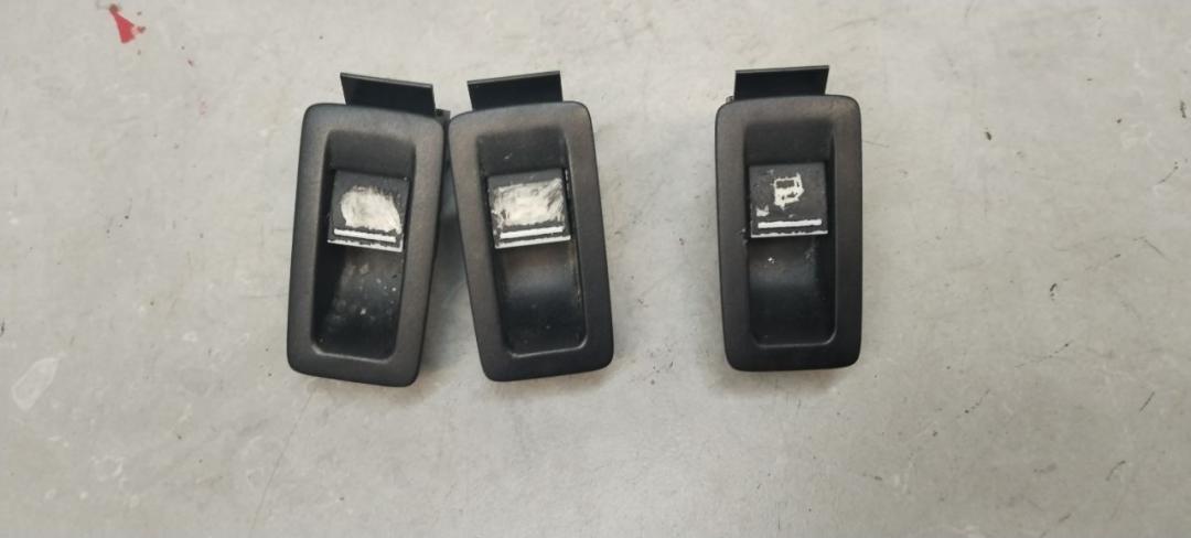кнопка стеклоподъемника переднего правого Volkswagen Touran 1 поколение 2005, 2.0 л., TDi, дизель, МКПП - фото №1