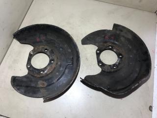 защитный кожух тормозного механизма Volkswagen Passat B5 1998, 1.8 л., бензин