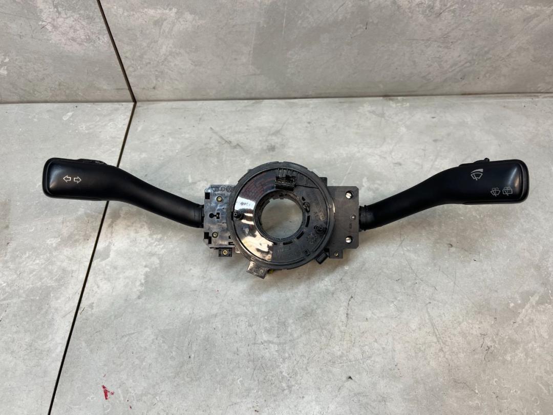 переключатель подрулевой (стрекоза) Volkswagen Passat B5 1997, 1.6 л., бензин, МКПП, универсал - фото №1