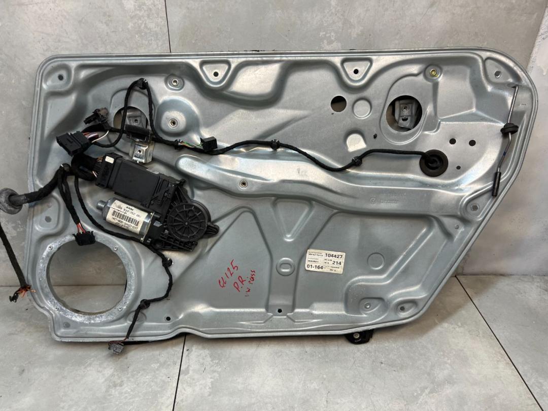 стеклоподъемник передний правый Volkswagen Passat B5 1999, 1.9 л., дизель, универсал, 3B4837752 - фото №1