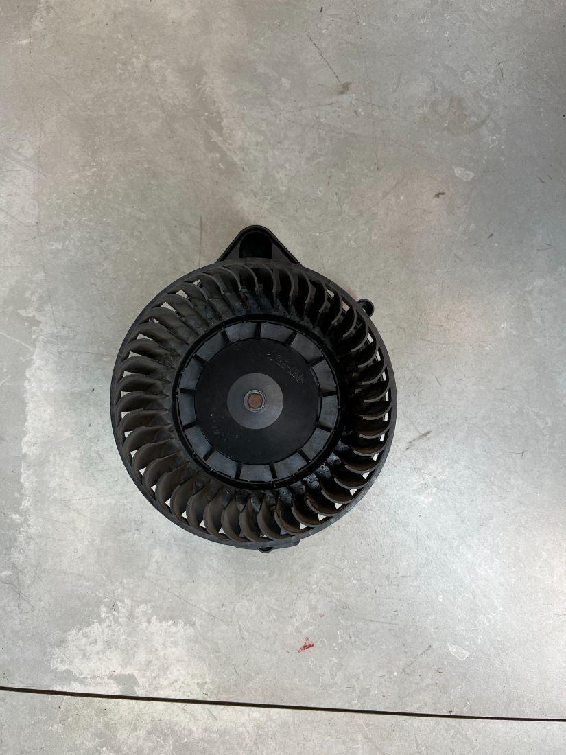 моторчик печки Audi A4 B6 2003, 2.0 л., бензин, МКПП, универсал